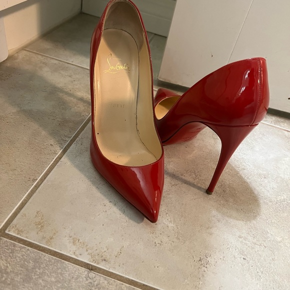 Christian Louboutin red pumps. Size 38 - Picture 3 of 6
